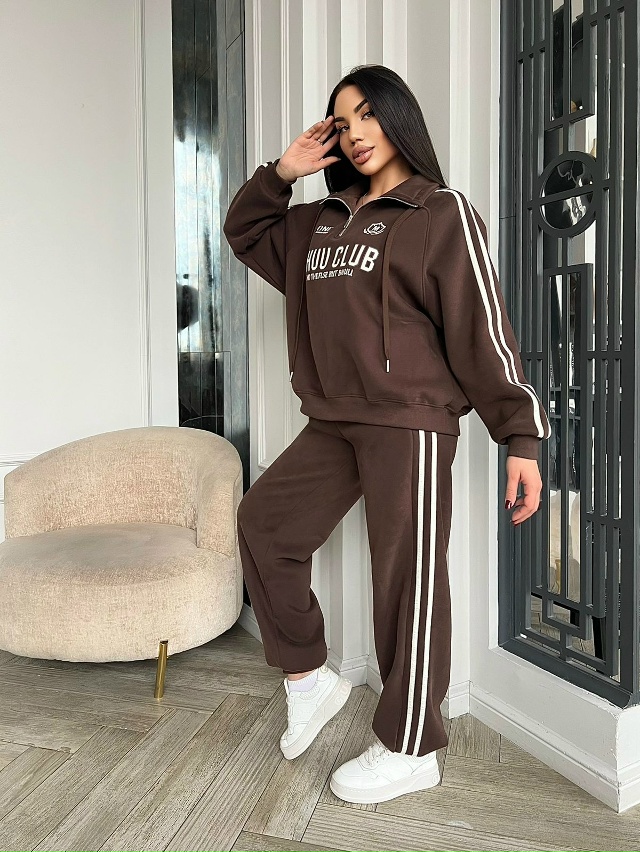 Спортивный костюм 23138345