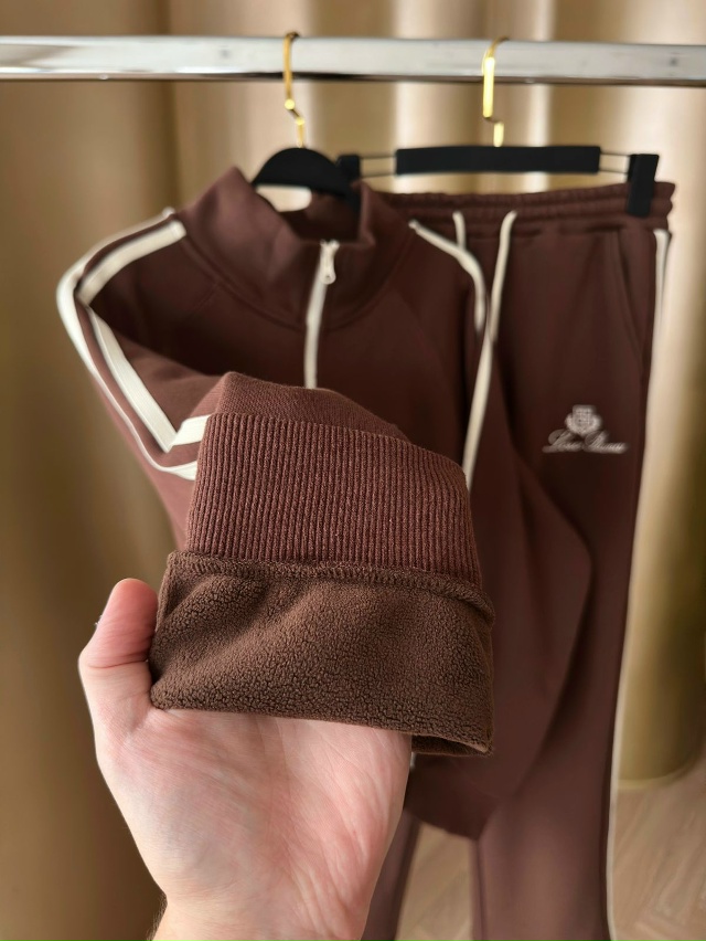 Спортивный костюм 23138484