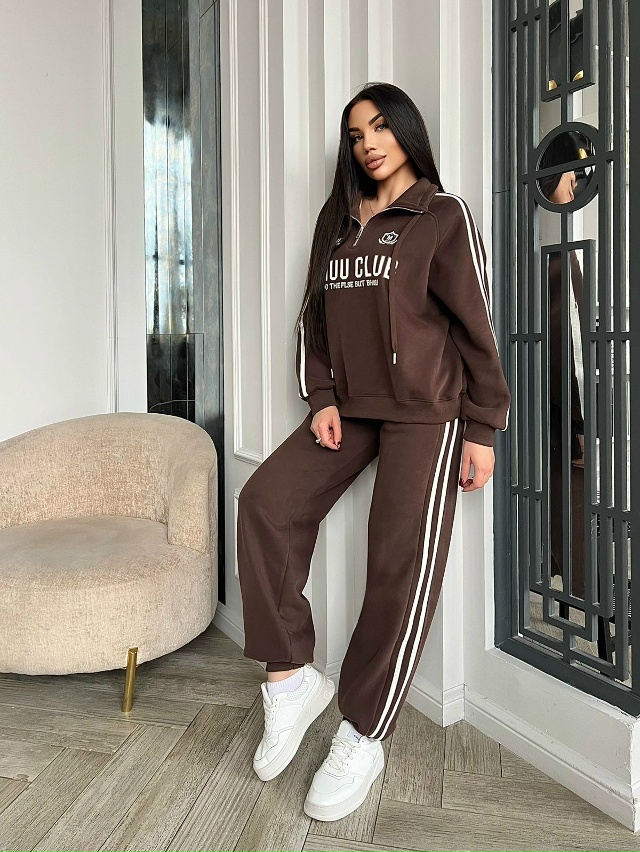 Спортивный костюм 23138345