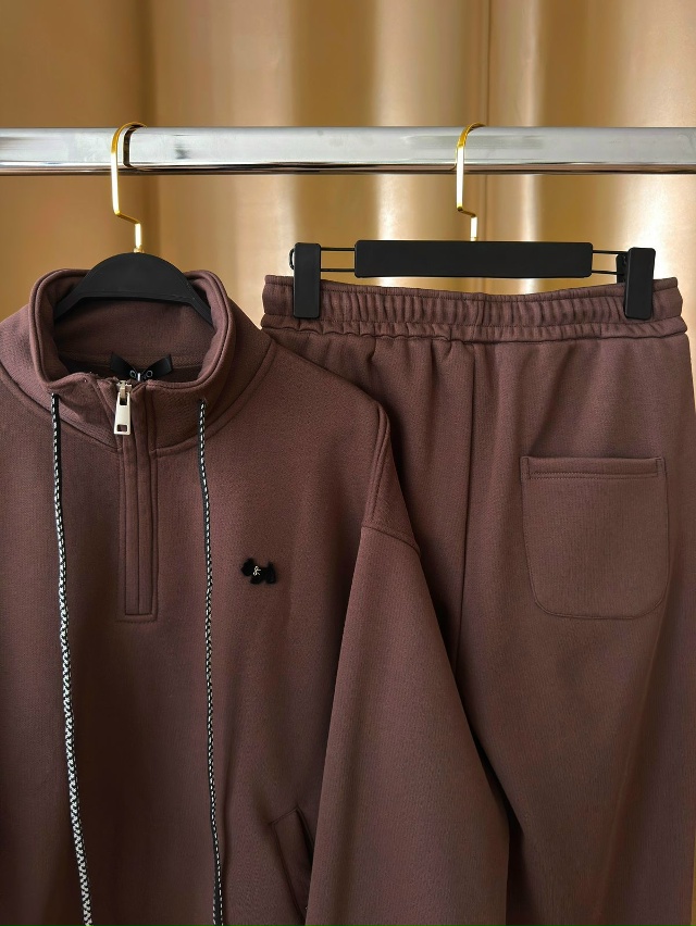 Спортивный костюм 23138414