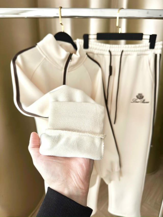 Спортивный костюм 23138484