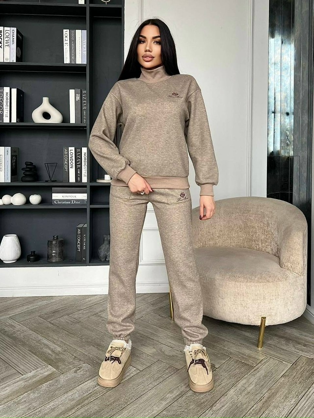 Спортивный костюм 23139420