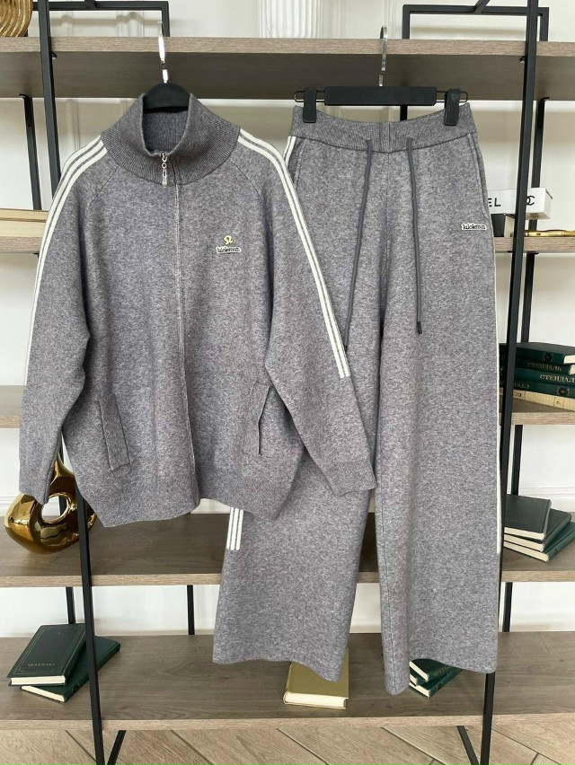 Спортивный костюм 23139435