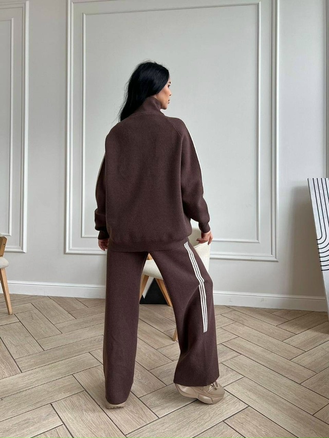 Спортивный костюм 23139435