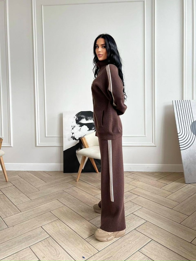 Спортивный костюм 23139435