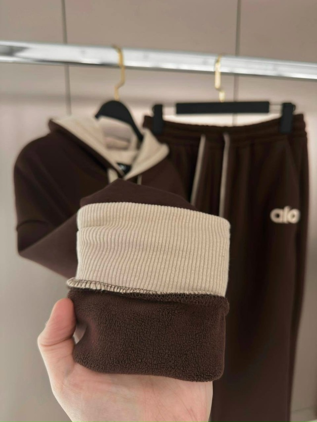 Спортивный костюм 23141675