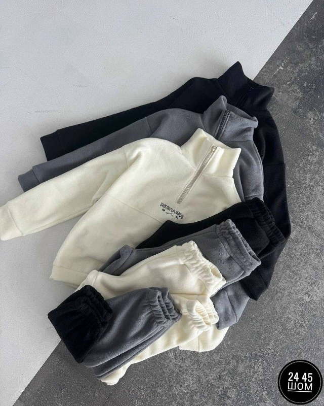 Спортивный костюм 23143225