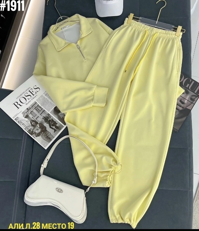 Спортивный костюм 23143179