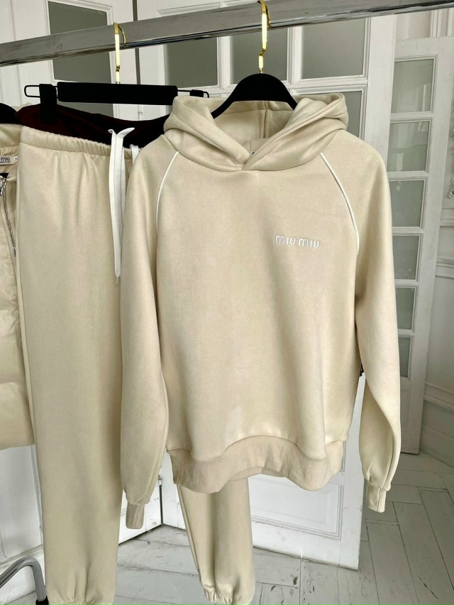 Спортивный костюм 23144293