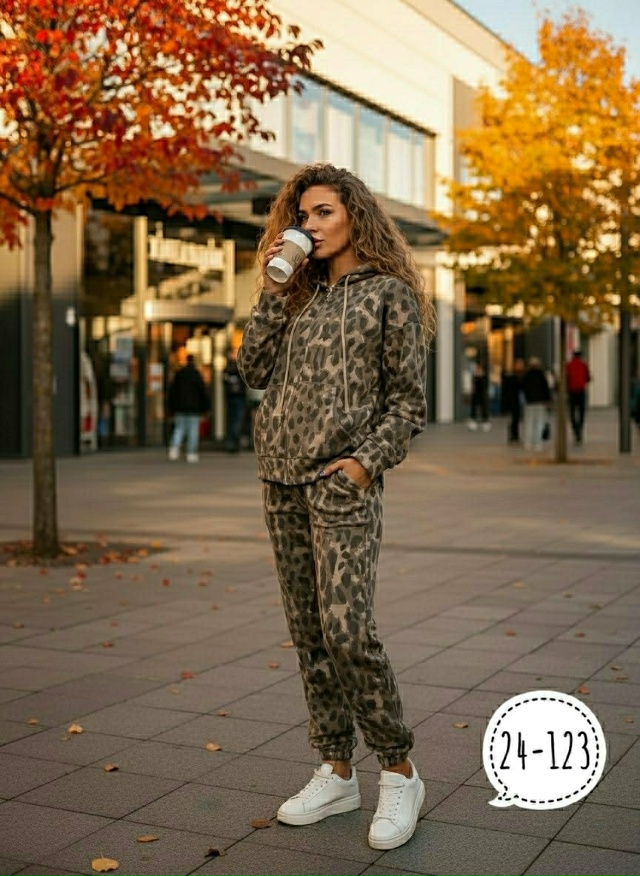 Спортивный костюм 23143974