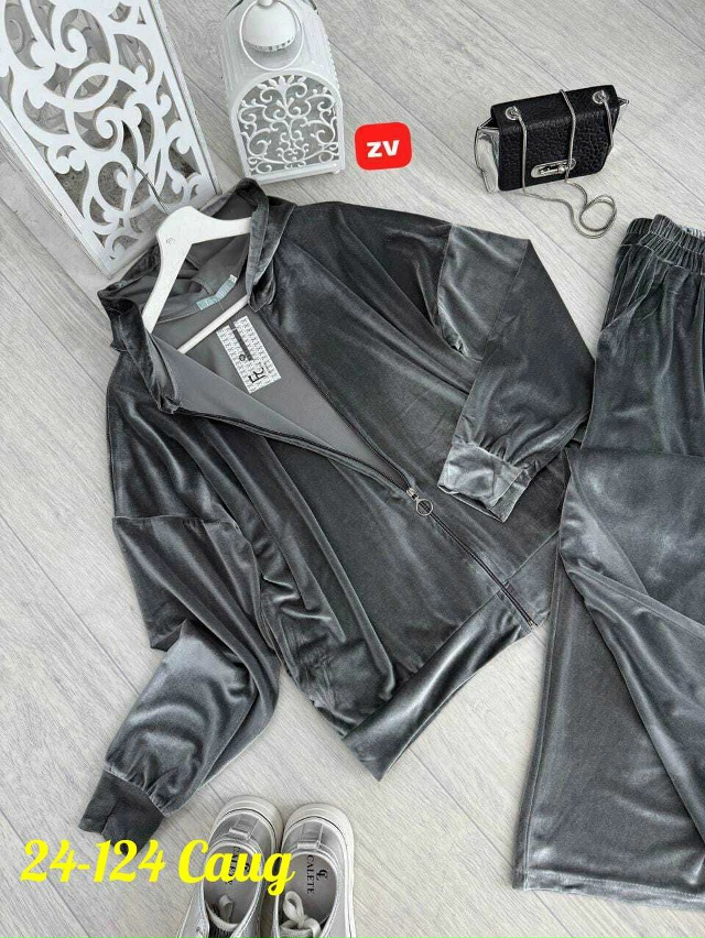 Спортивный костюм 23144880