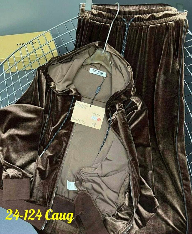 Спортивный костюм 23144879