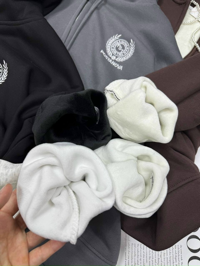 Спортивный костюм 23152681