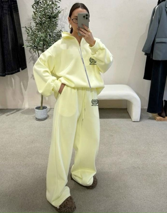 Спортивный костюм 23175911