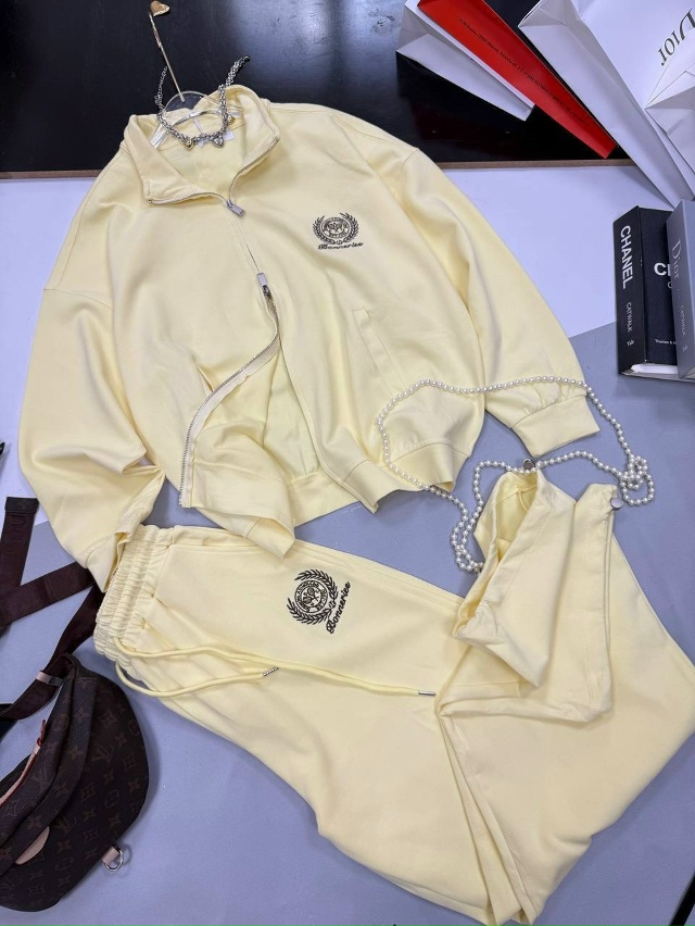 Спортивный костюм 23175911